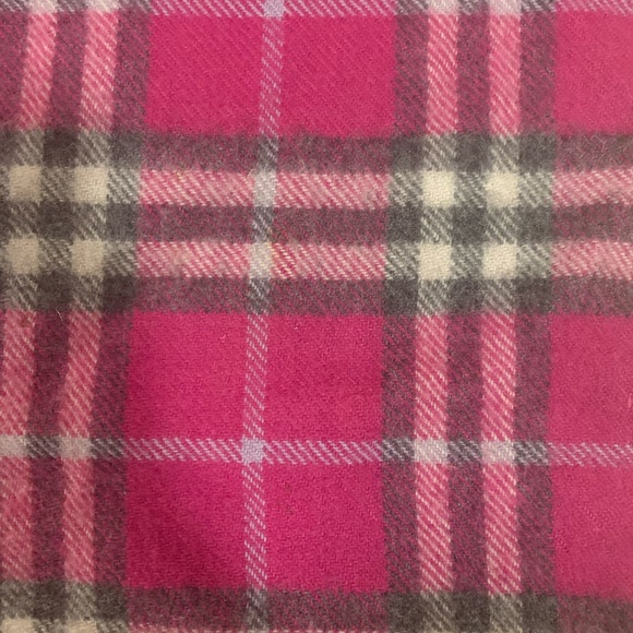Burberry Classic Scarf - Picture 3 of 4